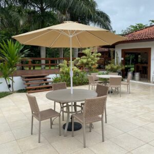 conjunto mesa e cadeira e ombrelone em corda náutica