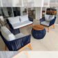conjunto sofá base em madeira